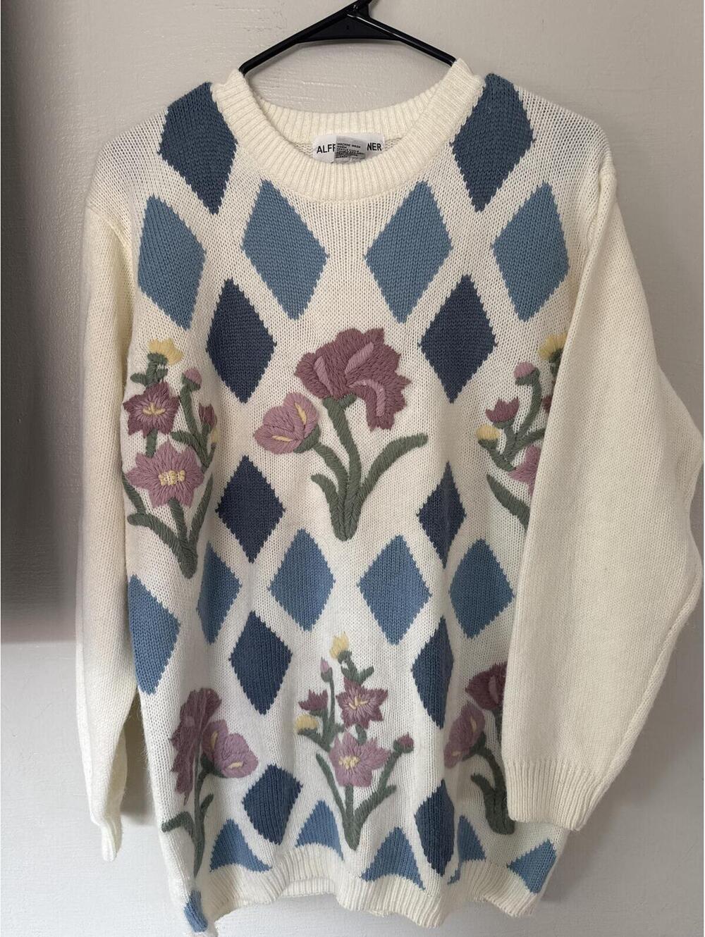 Vintage 80s Alfred Dunner Embroidered Floral Argyle Sweater Hong Kong Size S